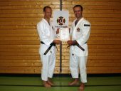 Ehrung duch Kammerl Sensei (5.Dan) zur bestandenen 3. KYU-Prüfung von Daniel Markus